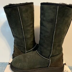 UGG Women's Black Tall Classic Boots size 4
